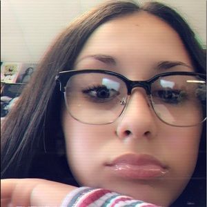 Meet your Posher, Adrianna